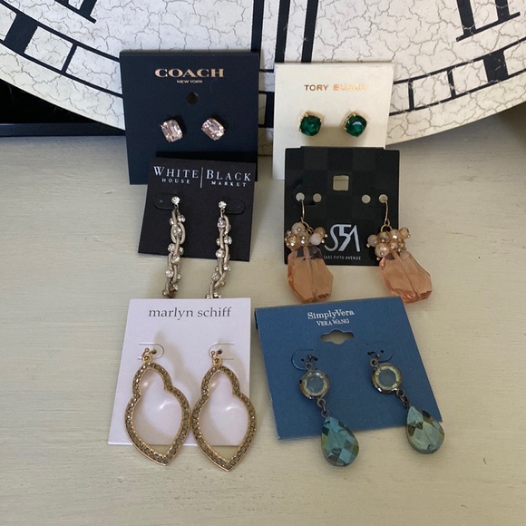 Jewelry - Lot of 6 Pierced earrings